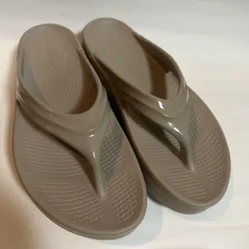 시착만 한 상품 우포스 우메가 통굽 샌들 페이지 24.5~25cm