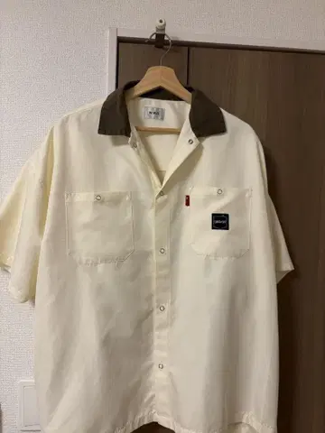 캐주얼 셔츠 크림색 브라운 옷깃