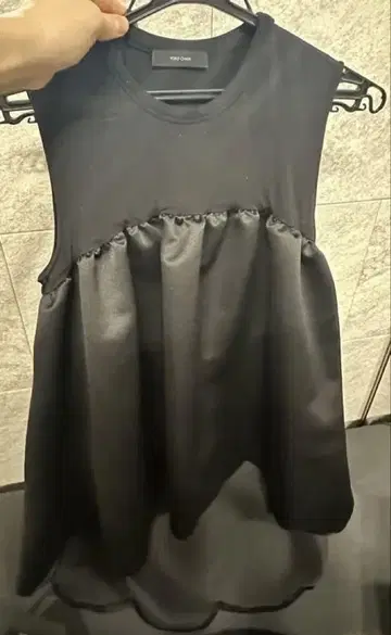 YOKO CHAN 요코짱 헴 스캘럽 블라우스 블랙