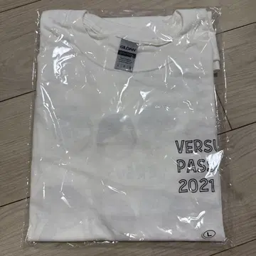 VERSUS PASSCODE 2021 화이트 티셔츠 L 사이즈