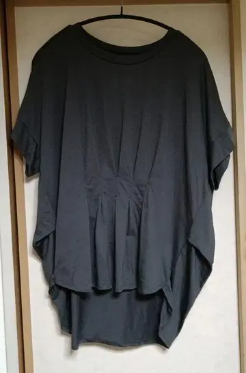 허리 턱 컷 티셔츠