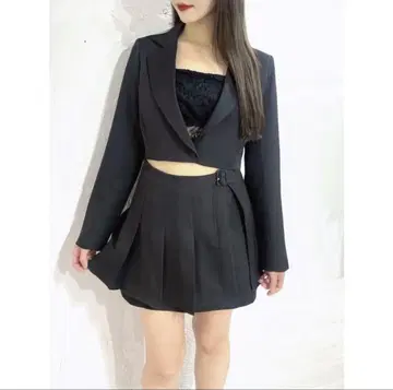 EATME 블랙 크롭 자켓 플리츠 스커트 셋업