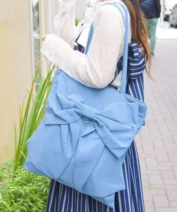 axes famme 세로형 깜짝 리본 토트 블루