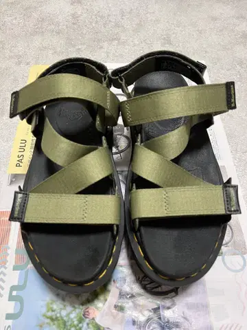 Dr.martens 샌들 카키 23 UK4
