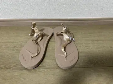 emmi SUICOKE 베이지 비치 샌들