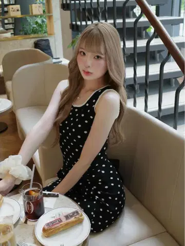 다리치 허리 마크 도트 니트 미니 원피스