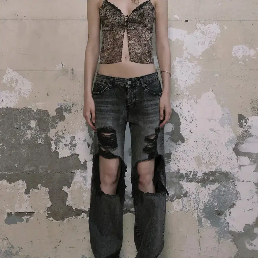 【BOHEMIAN SEOUL】BOHEMSEO DISTRESSED DEEP GRAY JEANS 正規品 BOHEMIAN SEOUL | 보헤미안서울 Bohemian Seoul Distressed Deep