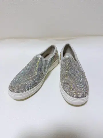 SKECHERS MEMORY FOAM 슬립온 실버 큐빅