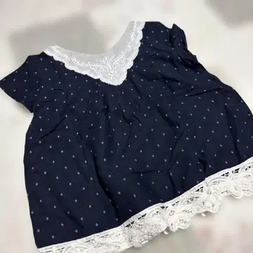 Sunny clouds 네이비 레이스 내추럴 블라우스