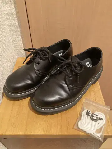 Dr.Martens 닥터마틴 1461 화이트 스티치 3 홀