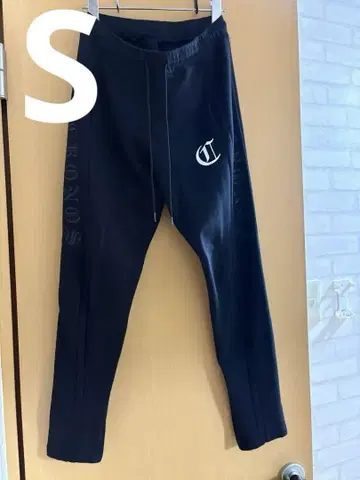 CRONOS 크로노스 블랙 레터 조거 팬츠