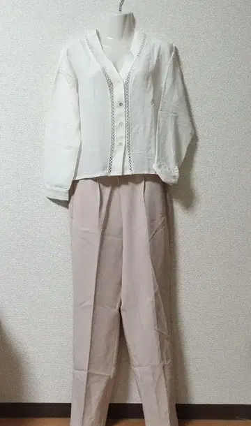 린넨 화이트 셔츠 베이지 팬츠 셋업 코디네이트