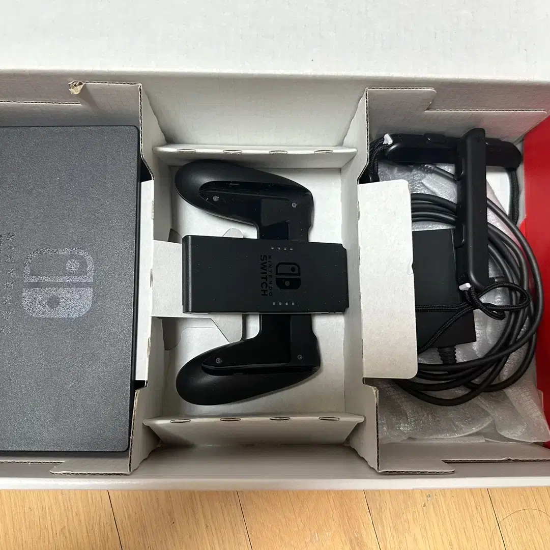 닌텐도 스위치 구형+삼성 sd카드 512기가+조이트론 간편독+피카츄케이스