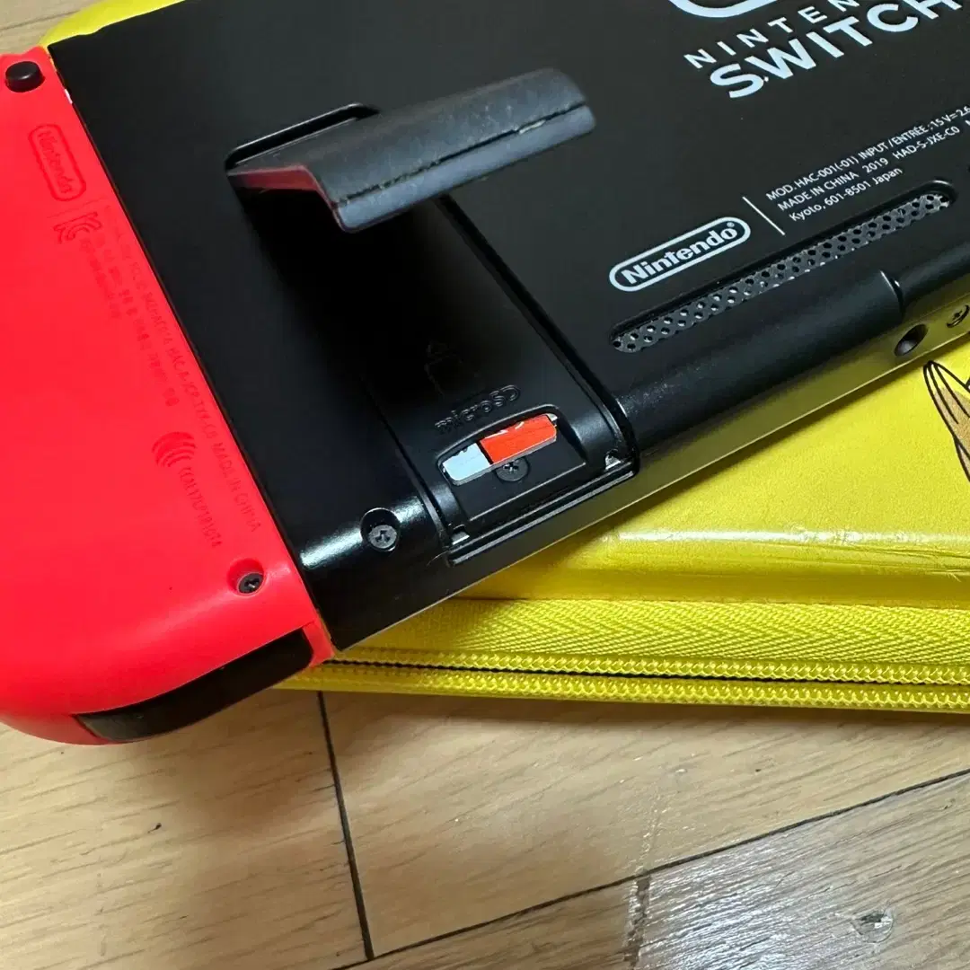 닌텐도 스위치 구형+삼성 sd카드 512기가+조이트론 간편독+피카츄케이스