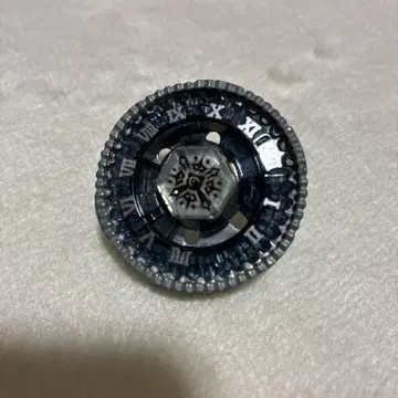 메탈 파이트 베이블레이드 바살토 홀로기움 145WD
