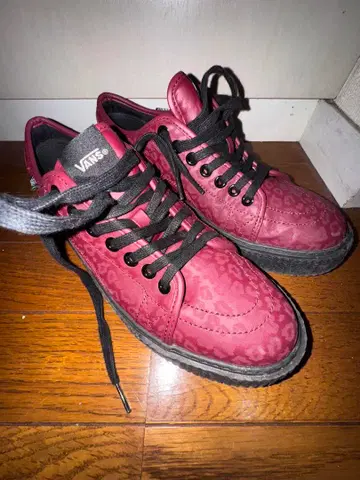 반스 버건디 레오파드 무늬 신발