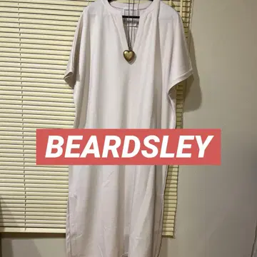 BEARDSLEY 화이트 반팔 V넥 원피스