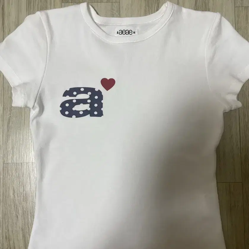 aeae dot small letter tee on Bunjang Global Site.