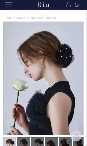 Rose pearl hair clip Riu 블랙