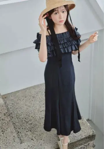 LILLIAN CARAT 볼륨 프릴 오프숄더 원피스 인디고