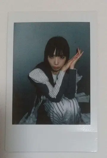 BiSH 아유니 D 폴라로이드