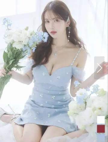 스카이블루 플라워 자수 오프숄더 미니 드레스