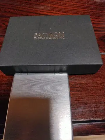 FACTRON 메탈 지갑 Boxy