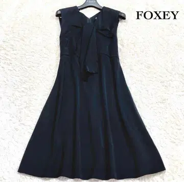 FOXEY 블랙 슬리브리스 원피스