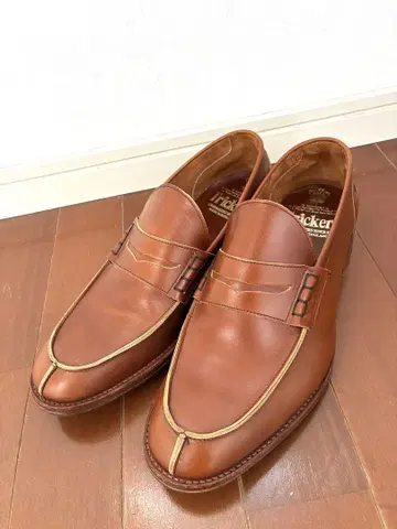 Tricker's 브라운 가죽 로퍼