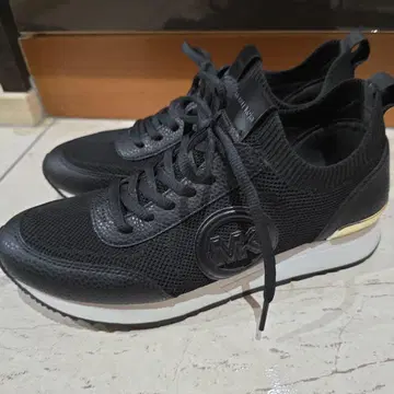 마이클코어스 블랙 스니커즈 25cm