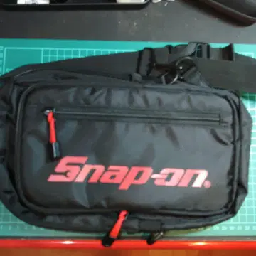 Snap-on 숄더백 블랙