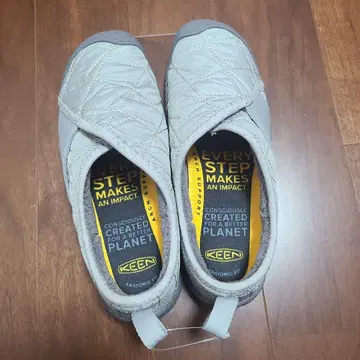 미사용 새상품 킨 keen 그레이 슬립온 25cm
