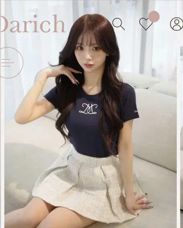 [2회 착용 새상품급] 다리치 자수 로고 티셔츠