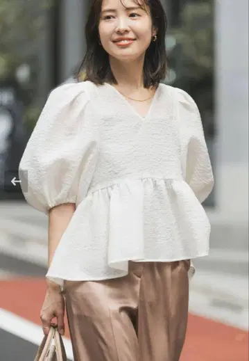 NOBLE 시어 노이즈 자카드 블라우스