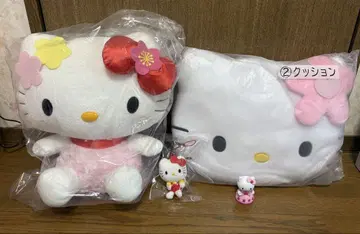 헬로키티 봉제 인형과 쿠션 세트 묶음 판매
