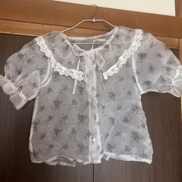 파라비온 꽃무늬 블라우스