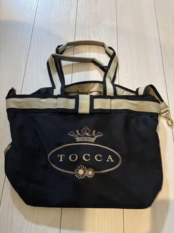 TOCCA 네이비 마더 백 스트랩 포함