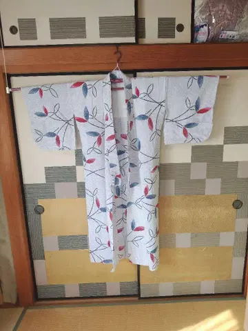 잎 무늬 화이트 유카타