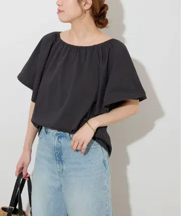 저널 스탠다드 레늄 개더 넥 숏 슬리브 블랙