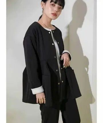 에이미로우 코쿤 실루엣 본딩 자켓 블랙