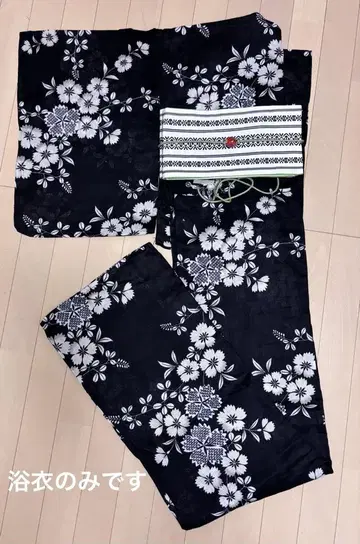 면 린넨 유카타] 블랙 베이스에 홋코와 나데시코 히타다 패턴 유카타만