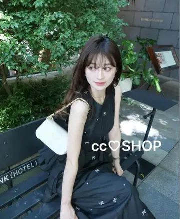 비비. 엘로디 프릴 드레스