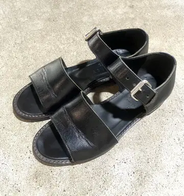 마가렛호웰 가죽 블랙 스트랩 샌들