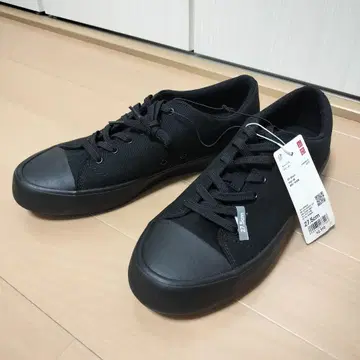 유니클로 캔버스 스니커즈 블랙 27.5cm 미사용 새상품
