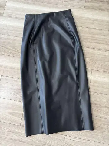 emmi atelier 가죽 타이트 스커트 블랙