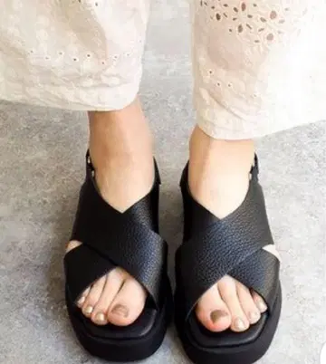 키다리 아저씨 크로스 벨트 샌들 블랙