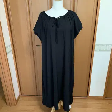 블랙 반팔 A 라인 원피스
