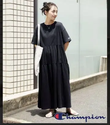 챔피온 절개 반팔 원피스 블랙 프릭스 스토어