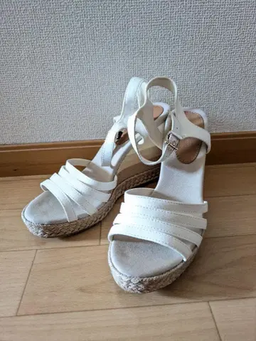타미힐피거 화이트 웨지 샌들