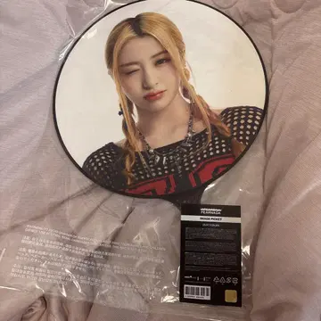 LESSERAFIM 윤진 FEARNADA 부채